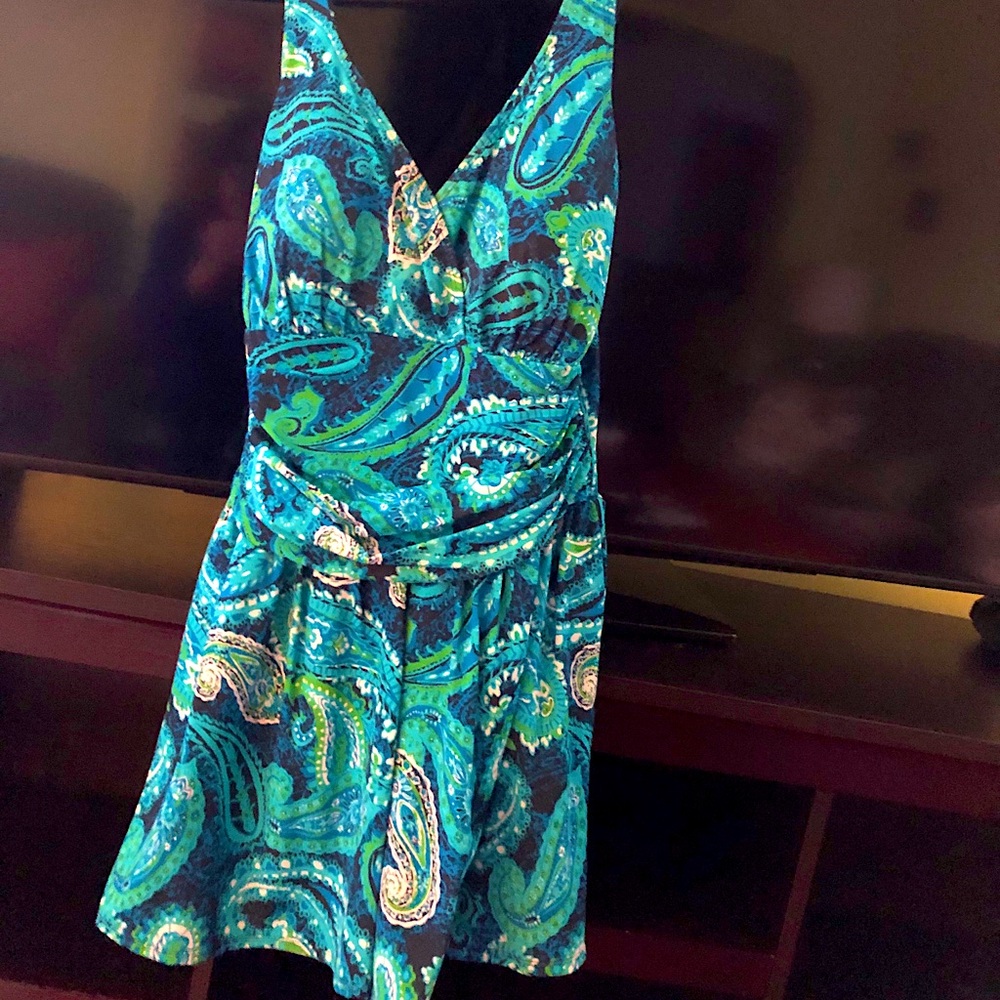 Women’s One Piece Bathing Suit w Skirt